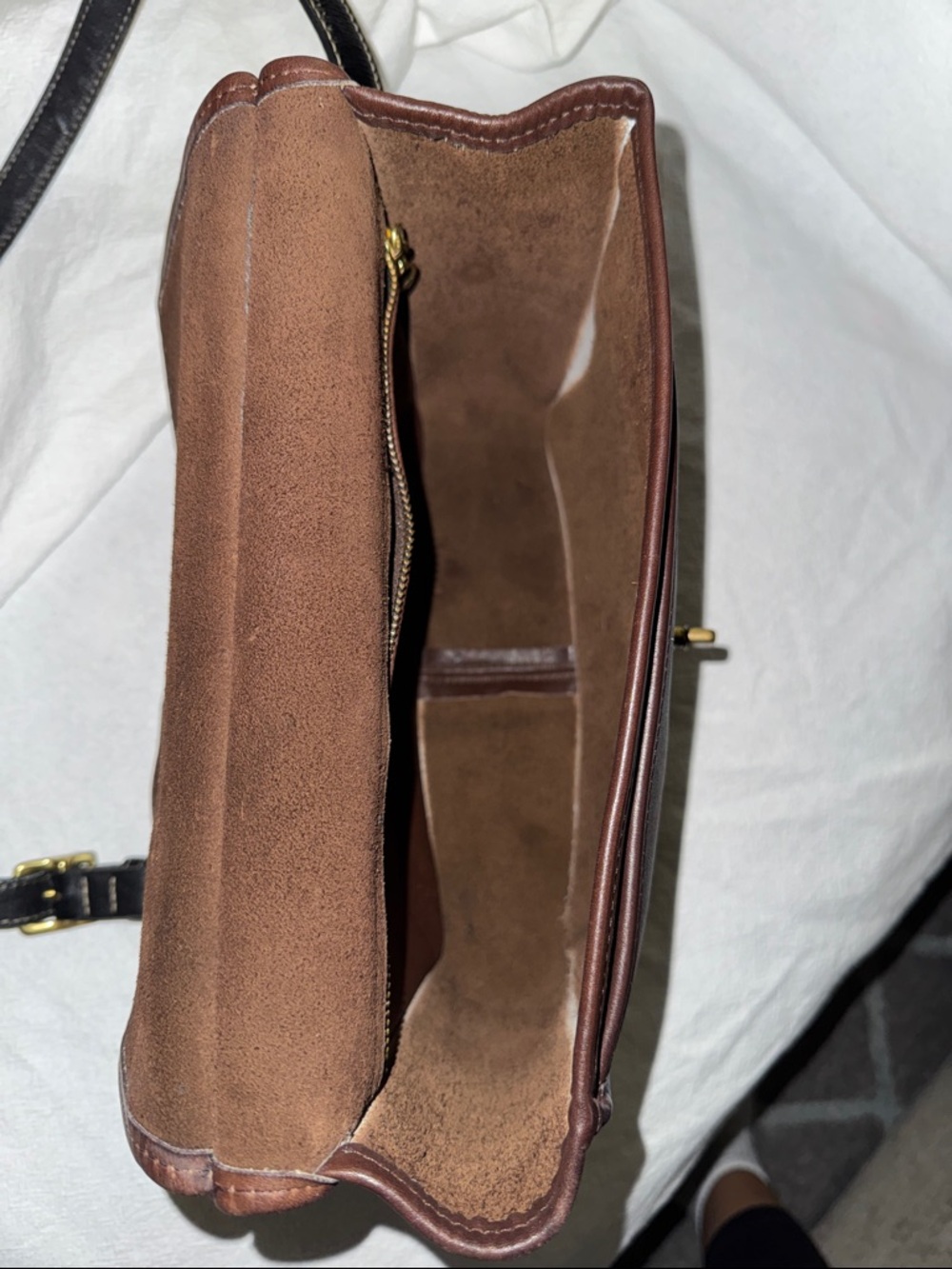 Vintage Coach Brown Leather Willis Messenger Bag with Gold Turn-Lock - Picture 8 of 10